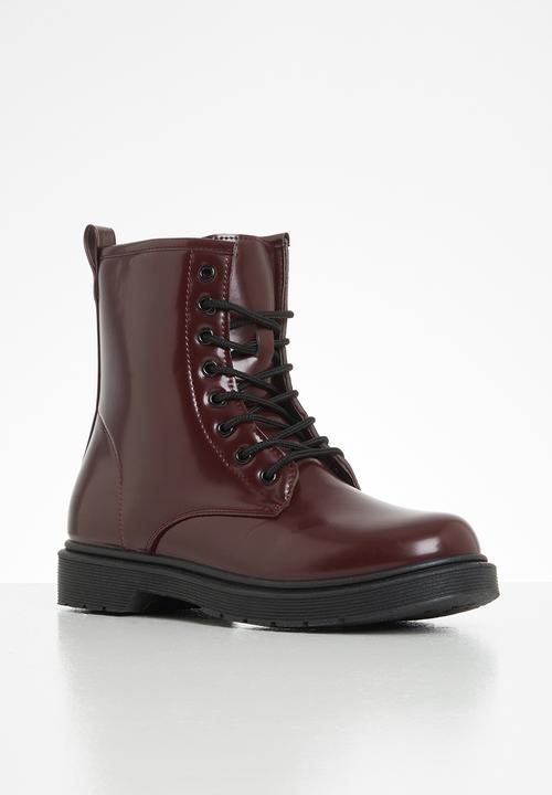 Seduction - Combat lace up boot - burgundy