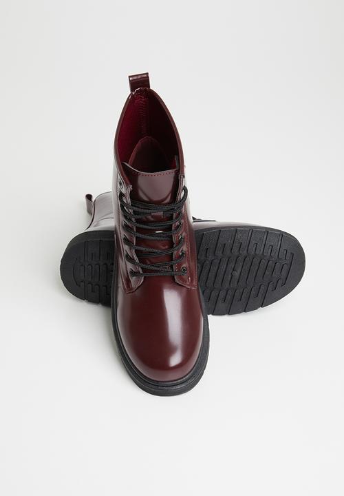 Seduction - Combat lace up boot - burgundy