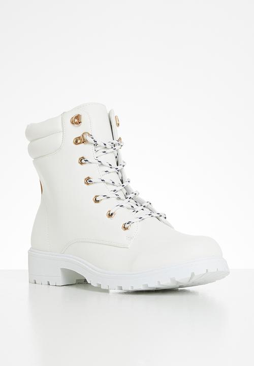 Seduction - Lace up combat boot - white