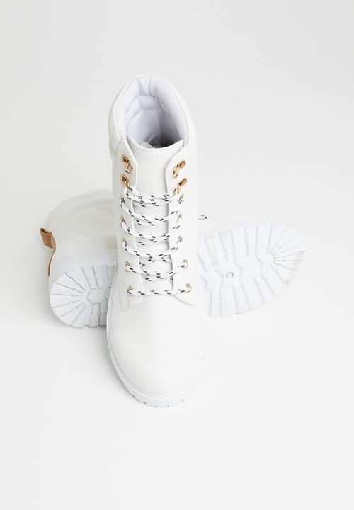 Seduction - Lace up combat boot - white