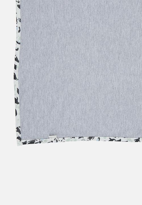 Sticky Fudge - Penguin blanket - grey