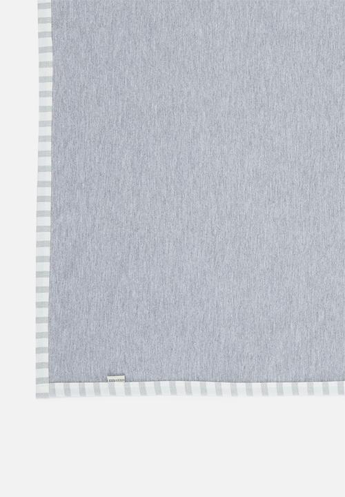 Sticky Fudge - Baby stripe blanket - grey