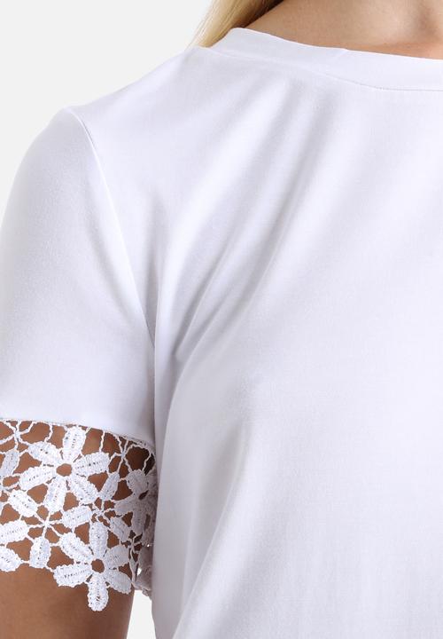 Glamorous - Daisy Crochet Tee