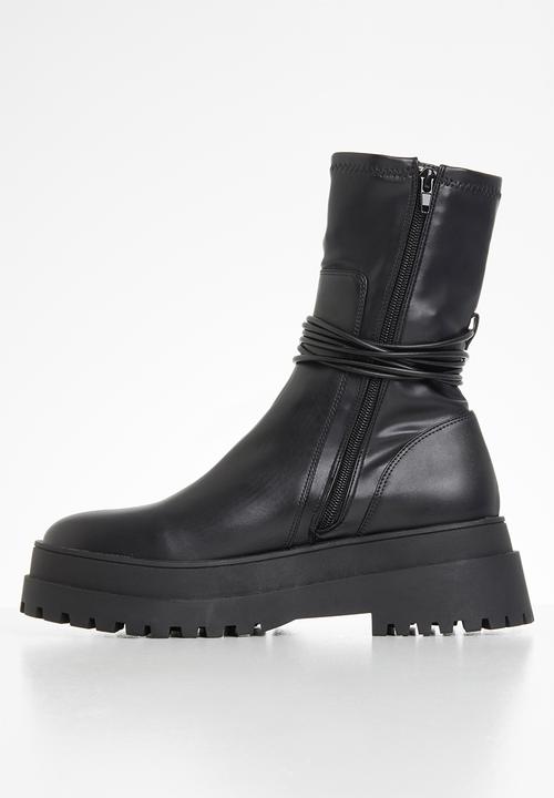 Public Desire - Finale chunky sole ankle wrap boot - black