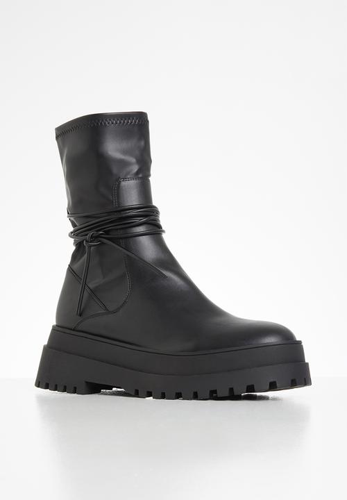 Public Desire - Finale chunky sole ankle wrap boot - black
