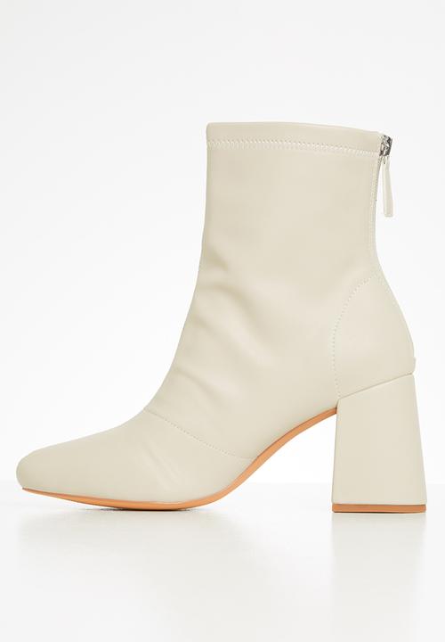 Missguided - Faux leather block heel sock boots - cream