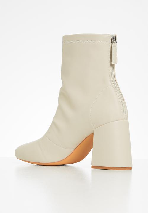 Missguided - Faux leather block heel sock boots - cream