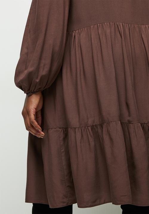 MILLA - Peached woven piecrust tiered mini dress - brown