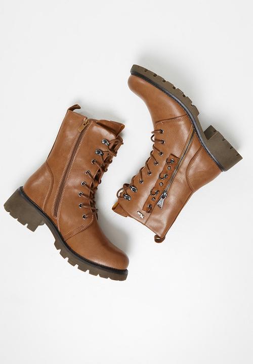 Plum - Motla combat boot - tan