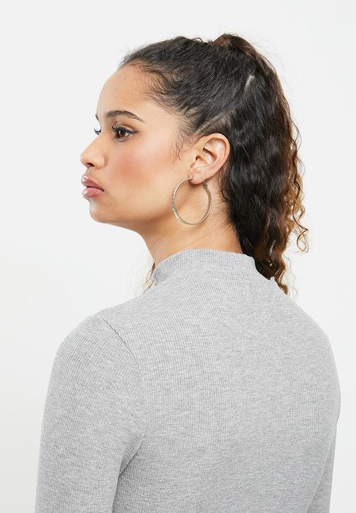 Blake - Rib turtleneck fitted crop top - grey