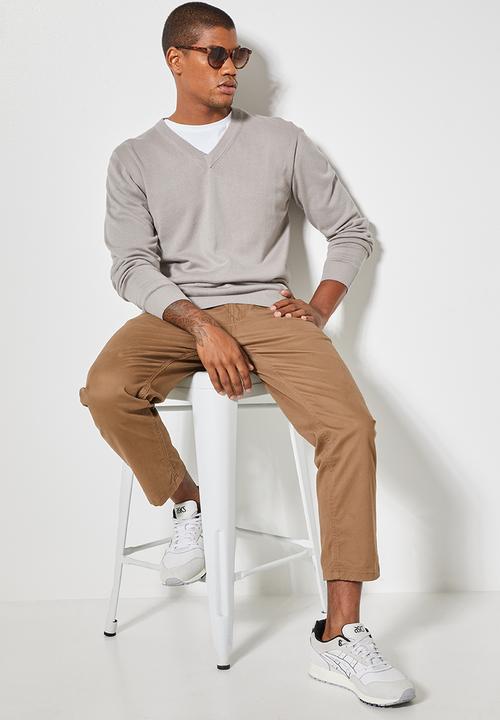 Superbalist - Basic vee neck slim fit knit - light grey