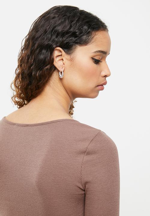 Blake - Scoop neck fitted top - brown