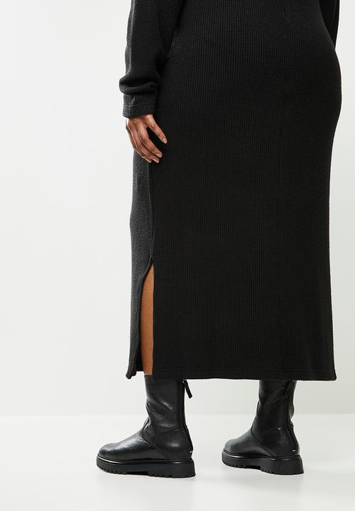 Me&B - Plus cowl maxi dress with side slits - black