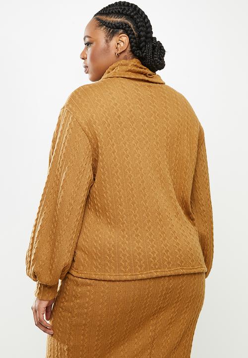 Me&B - Plus caramel cowl neck cable knit top with bellow sleeve - brown 