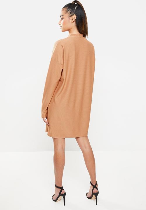 Missguided - Petite spot high neck long sleeve T-shirt dress - camel