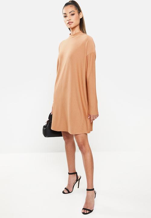 Missguided - Petite spot high neck long sleeve T-shirt dress - camel