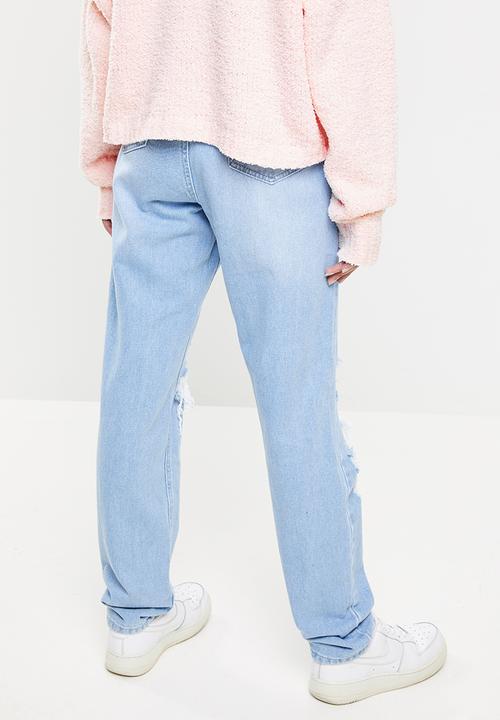 Missguided - Petite riot highwaisted roll hem knee rip mom jean lightwash - blue