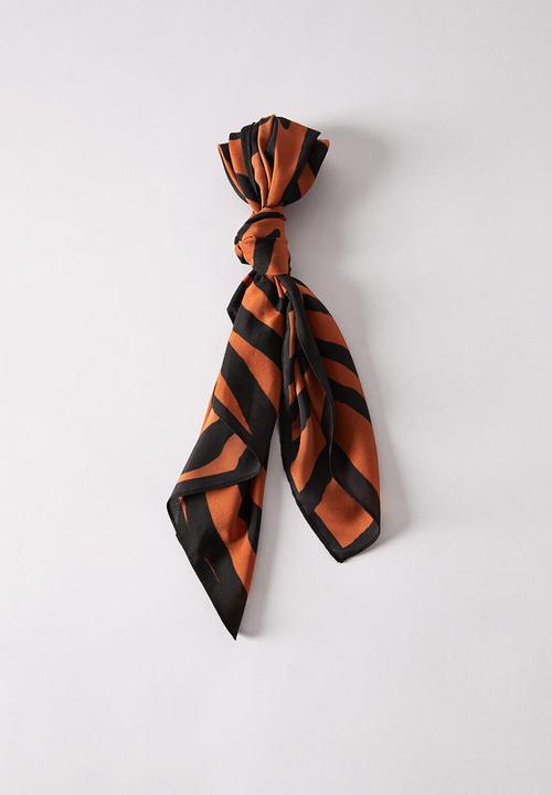 MANGO - Tiger neck scarf / black