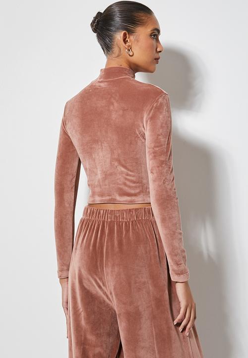 VELVET - Plush velvet cropped long sleeve turtle top - rose