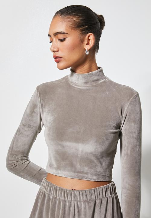 VELVET - Plush velvet cropped long sleeve turtle top - taupe