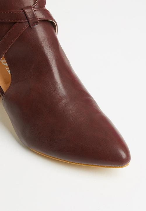 Jada - Side cut out ankle boot - burgundy