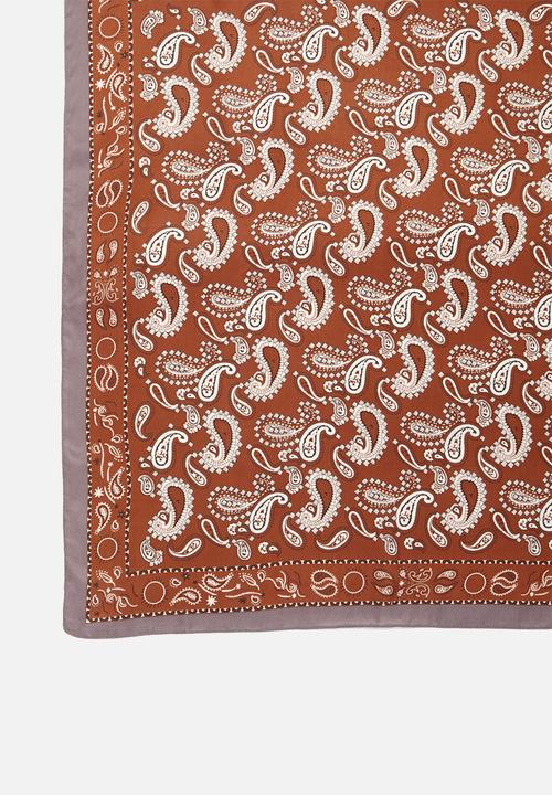Superbalist - Bandana print neckerchief - brown
