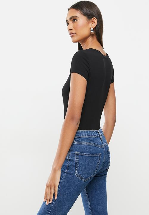 GUESS - Short sleeve core triangle tee - black