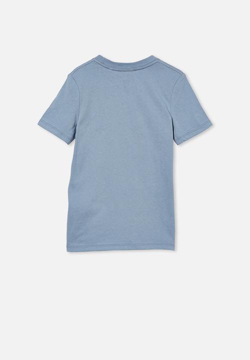 Cotton On - Co-lab short sleeve tee - lcn dis dusty blue / disneyland castle