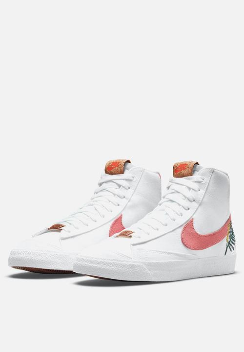 Nike - Blazer mid '77 se - white/light sienna-white