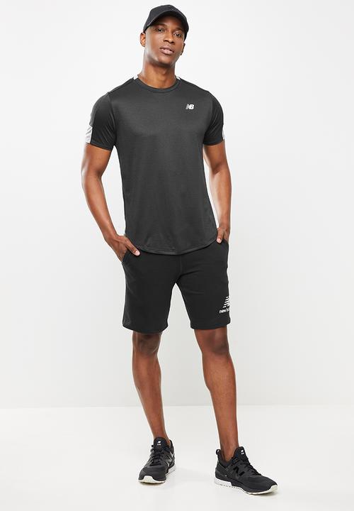 New Balance  - New Balance  essentials stacked logo short - black
