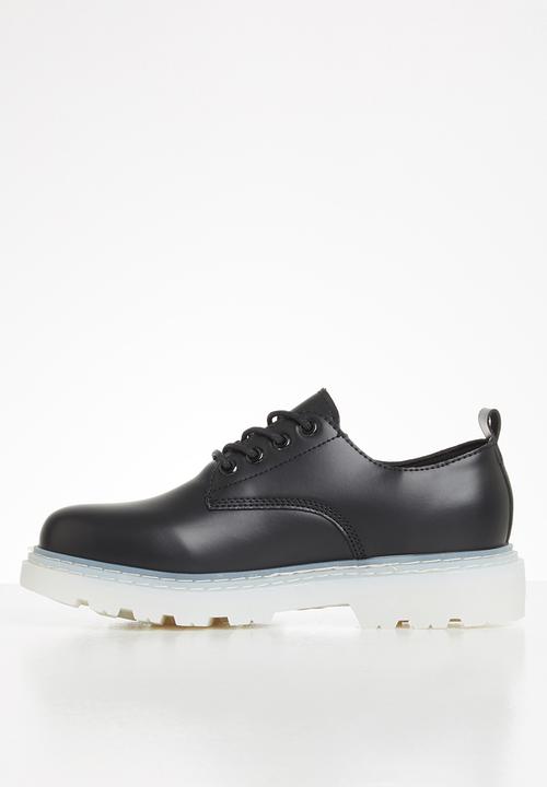 Plum - Orrico lug sole lace up shoe - black