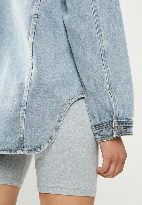 Missguided - Oversized curve hem denim shirt jacket - light blue