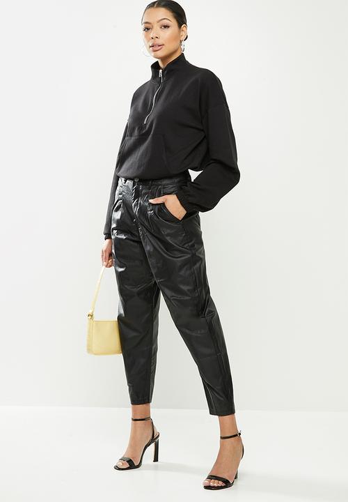 Missguided - Coated denim carrot jean - black