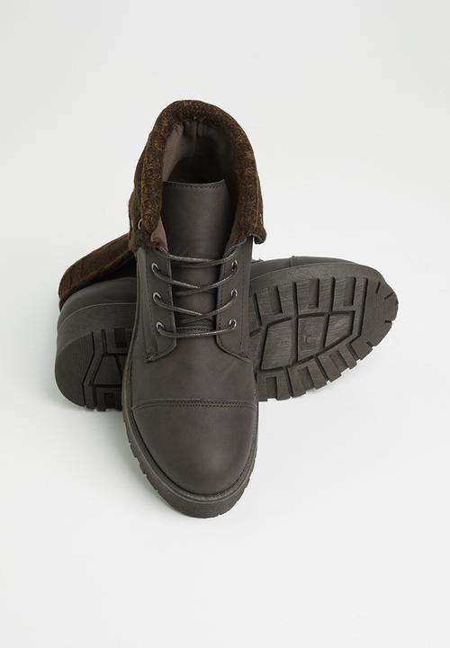 Seduction - Knit panel hiking boot - brown