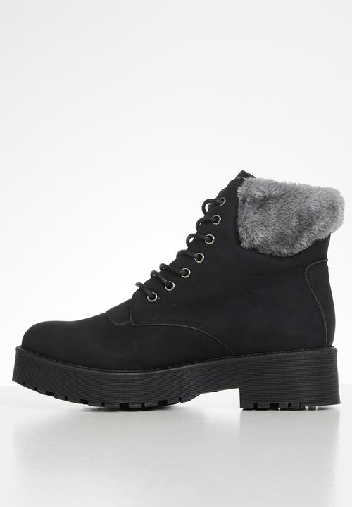 Seduction - Faux fur hiking boot - black
