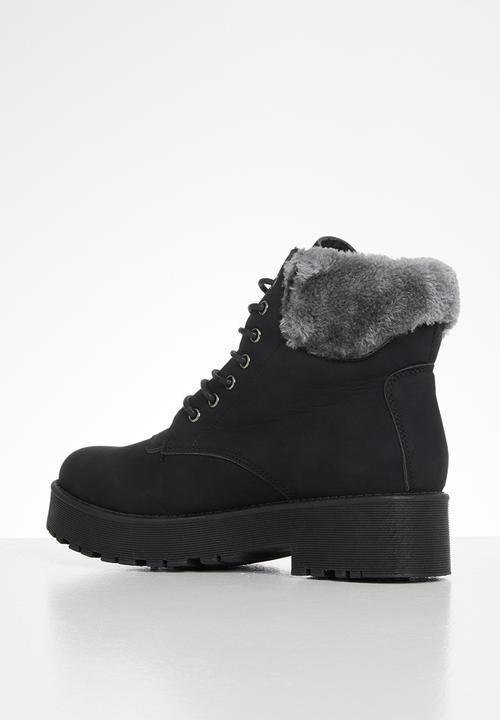 Seduction - Faux fur hiking boot - black
