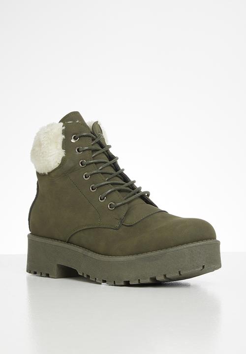 Seduction - Faux fur hiking boot - olive