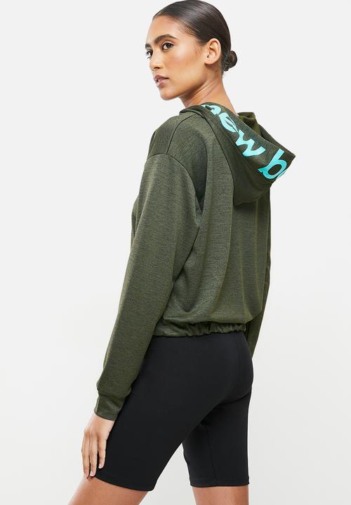 New Balance  - Relentless hoodie - olive