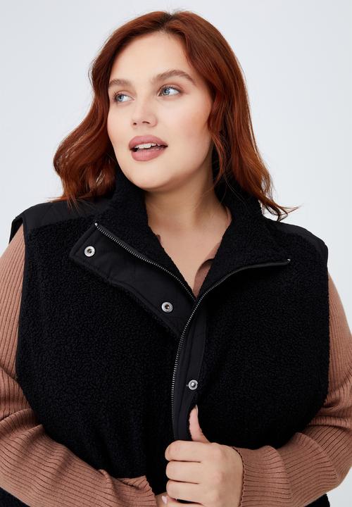 Cotton On - Curve recycled cabin fleece vest - black