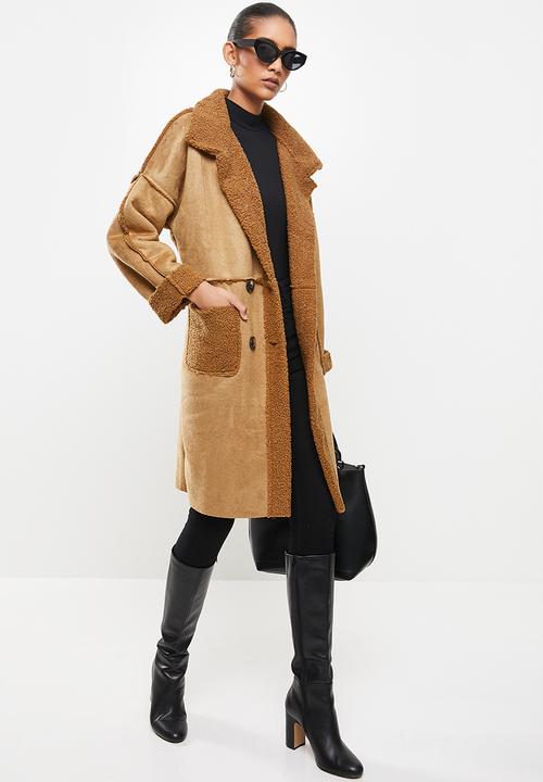 Revenge - Double buttoned fur coat with front pockets - camel