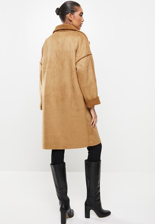 Revenge - Double buttoned fur coat with front pockets - camel