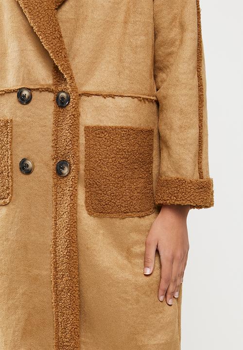 Revenge - Double buttoned fur coat with front pockets - camel