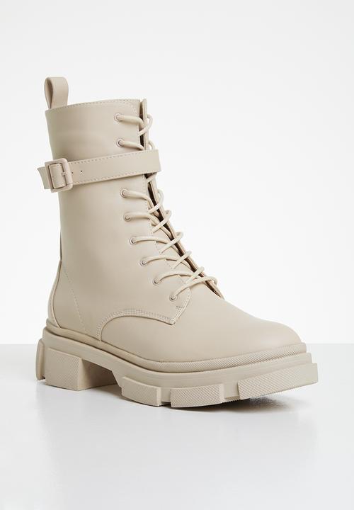 Missguided - Chunky wrap around buckle ankle boots - cream