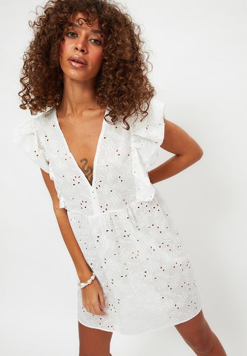 Trendyol - Ruffle detail scalloped embroidered beach dress - white