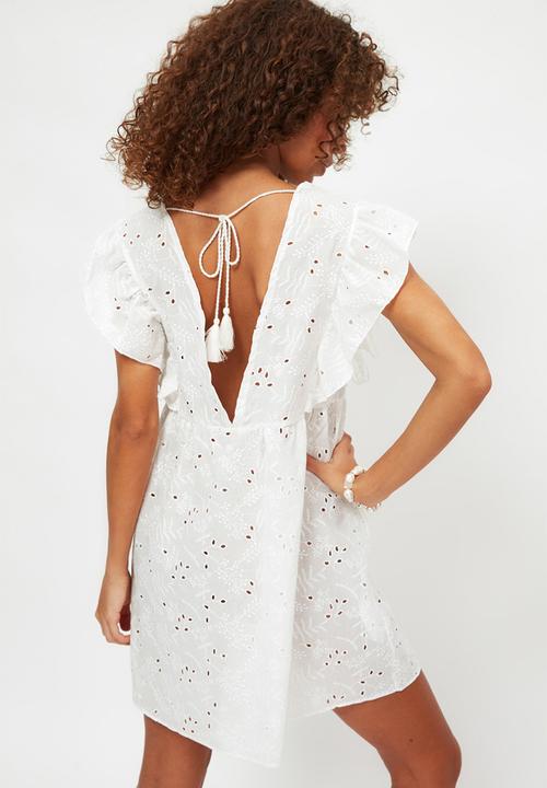 Trendyol - Ruffle detail scalloped embroidered beach dress - white