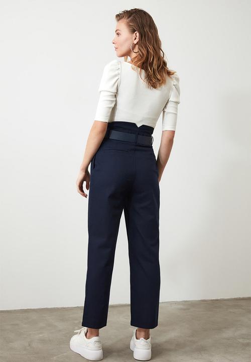Trendyol - Belted pleated straight cut trousers - navy