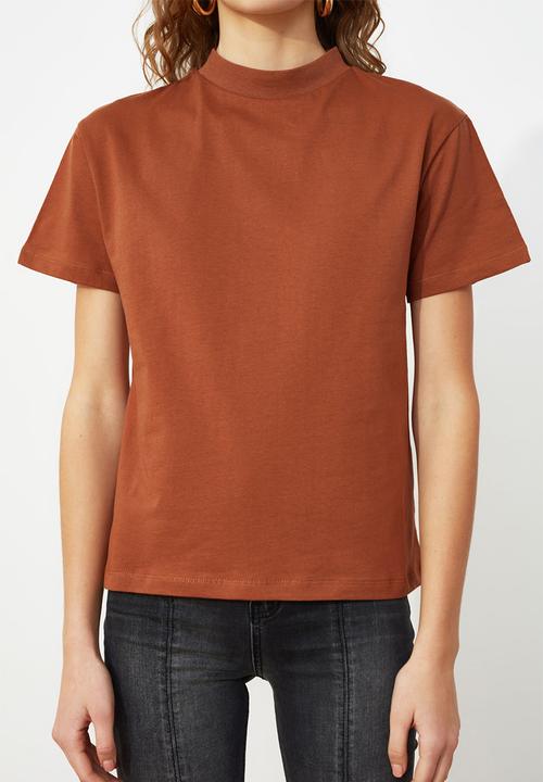 Trendyol - Stand collar basic knitted T-shirt - brown