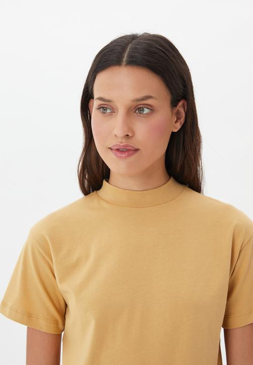 Trendyol - Stand collar basic knitted t-shirt - camel