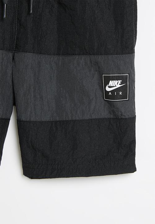 Nike - B nsw nike air woven short - black/dk smoke grey