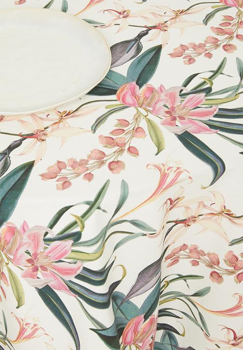 Hertex Haus - Cherub round tablecloth - blossom